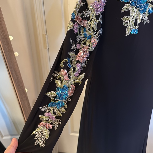 MAC DUGGAL
Black One Shoulder Long Sleeve Floral Embellished Gown - Picture 6 of 16